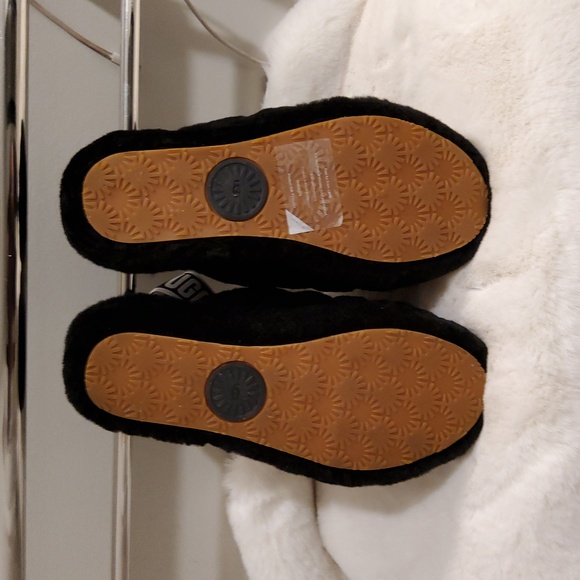UGG Women's Fluff Yeah Black Slide Slippers - Picture 5 of 16